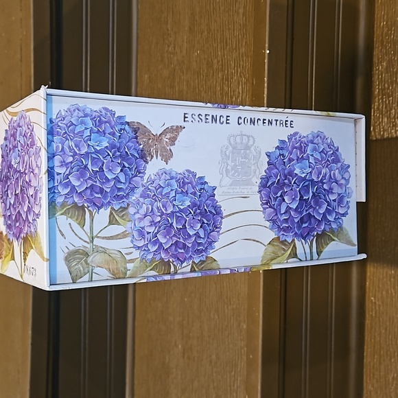 Tri Coastal Storage Keepsake Box w/ Magnetic Lid - Picture 3 of 7